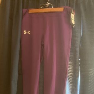 Girls under armor purple cropped leggings